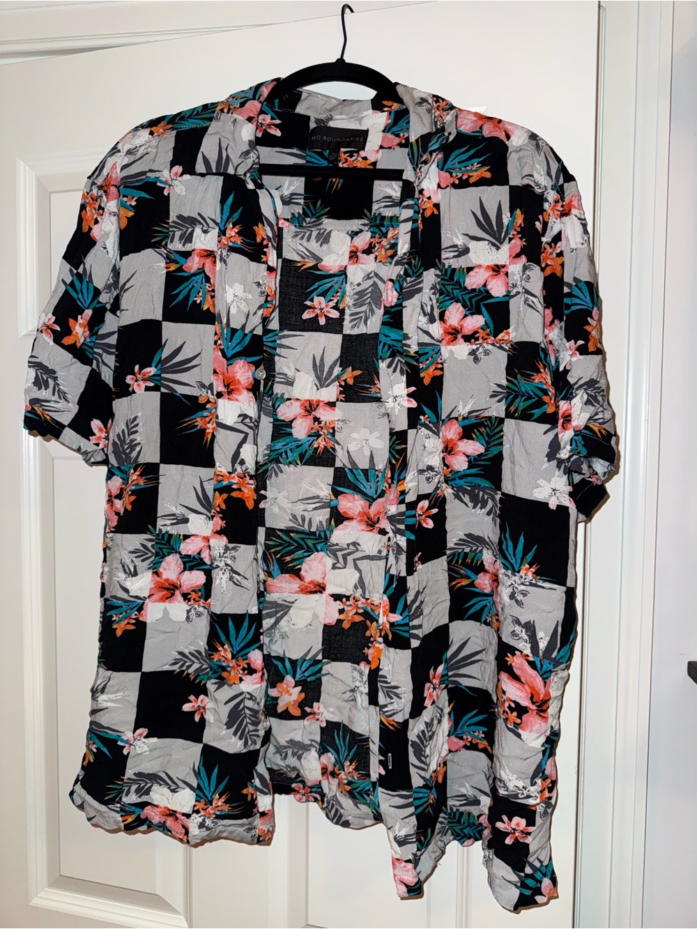 No Boundaries Black & Gray Floral Check Short-Sleeve Button-Down Shirt